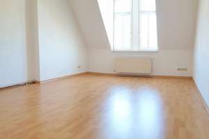 Schleußig - großzügige 5-Raum-Wohnung im Dachgeschoss