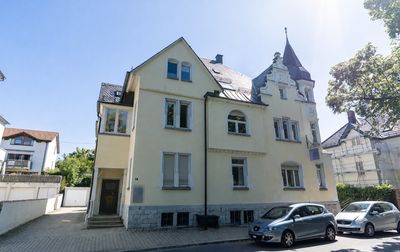 Wohnen mit Villenflair – hochwertige Dachgeschosswohnung mit Balkon in Villingen