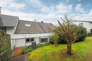 *Reserviert* - Gepflegtes Zweifamilienhaus mit tollem Ausblick, Doppelgarage und Garten! – Enzkreis – Vorschaubild 4