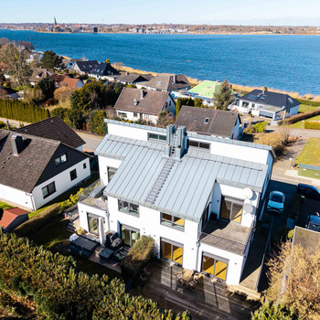 Traumhaft schöne Doppelhaushälfte mit Einliegerwohnung und fantastischem Schleiblick