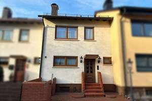 Gepflegtes Reihenmittelhaus mit vielfältigen Gestaltungsmöglichkeiten – Die vollständige Adresse der Immobilie erhältst du vom Anbieter., 69469 Weinheim – Vorschaubild 1