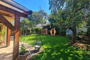 Idyllisches, sonniges Wohnparadies mit Traumgarten! Wärmepumpe, PV-Anlage +  Speicher, Sauna u.v.m. – Die vollständige Adresse der Immobilie erhältst du vom Anbieter., 82069 Schäftlarn – Vorschaubild 2