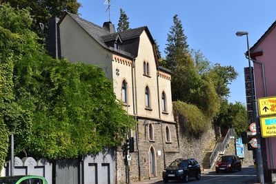 Einzigartiges und vielseitig nutzbares Wohnhaus mit Gewerbeeinheit, Garten, Gartenhaus