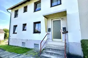 Großzügiges 1- bis 2-Familienhaus mit Garagen, großer Terrasse und Garten! – Bayreuth (Kreis) – Vorschaubild 4