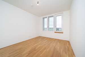 Neuwertige 3-Zimmer Wohnung mit Einbauküche und Loggia mit Alpenblick – München – Vorschaubild 7