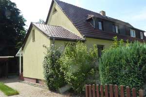 ** Familien Willkommen ** Sanierte DHH mit ca. 500 m² Garten zum Selbstbezug !! – Die vollständige Adresse der Immobilie erhältst du vom Anbieter., 14532 Kleinmachnow – Vorschaubild 1