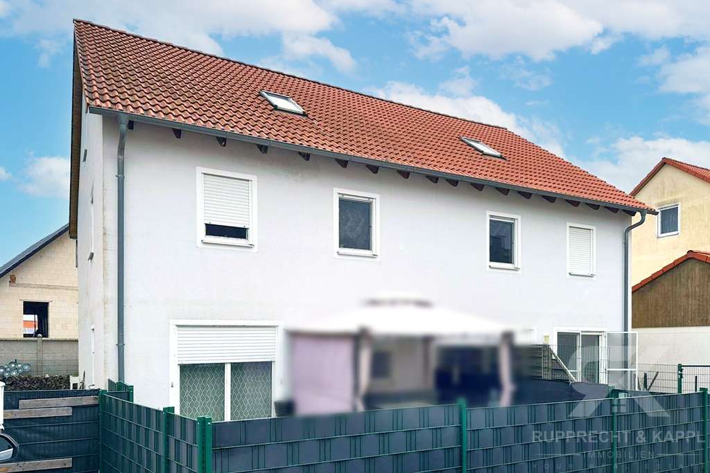 Immobilie in Vilseck - Moderne und renovierte Doppelhaushälfte mit 5 Schlafzimmern, Garage und 2 Bäder in Vilseck - Bild 0