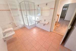 Gräfelfing! Walmdach-Villa mit sep. Gästehaus auf über 1.200m² Grund! Ausbaureserve (DG)! – Die vollständige Adresse der Immobilie erhältst du vom Anbieter., 82166 Gräfelfing – Vorschaubild 5