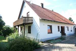Viel Platz, viele Möglichkeiten! Solides Haus für Handwerker in ruhiger Umgebung. – Donau-Ries (Kreis) – Vorschaubild 1