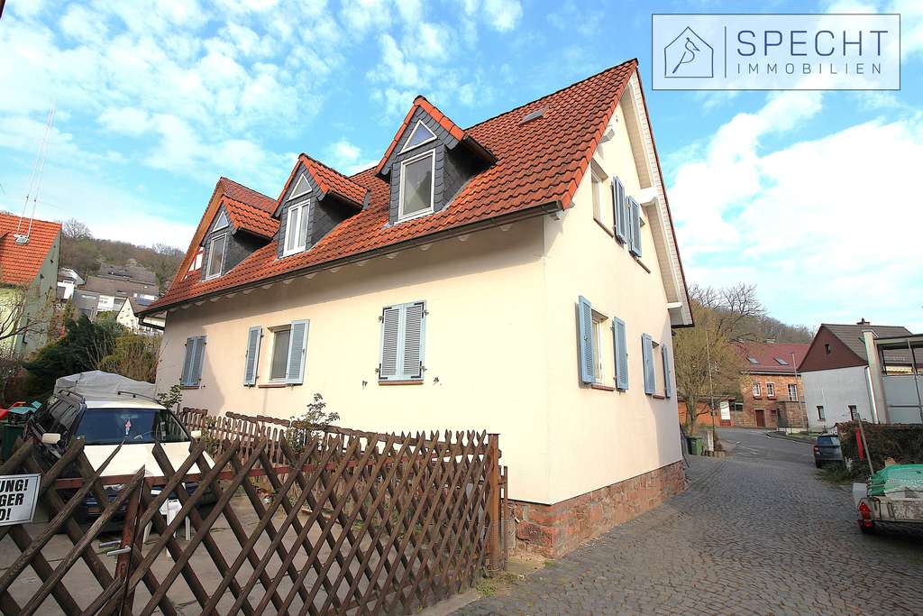 Immobilie in Gelnhausen - PFLEGELEICHTES ZWEIFAMILIENHAUS MIT SOLIDER AUSSTATTUNG! Bj. 1998, 150,71m² Wfl., Balkone in GN-Roth - Bild 2