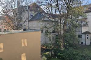 Ruhige 2-Zimmer Wohnung mit Balkon 3. OG im Rückgebäude – Franz-Joseph-Straße 41, 80801 Neuschwabing, München – Vorschaubild 1