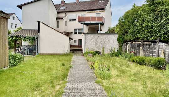 Bild von Charmante, gepflegte Immobilie mit Potenzial
Garagen, Carport und Garten