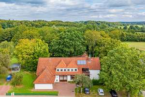 Repräsentatives Anwesen mit 12 Zimmern und Gartenparadies – Die vollständige Adresse der Immobilie erhältst du vom Anbieter., 24357 Hummelfeld – Vorschaubild 1