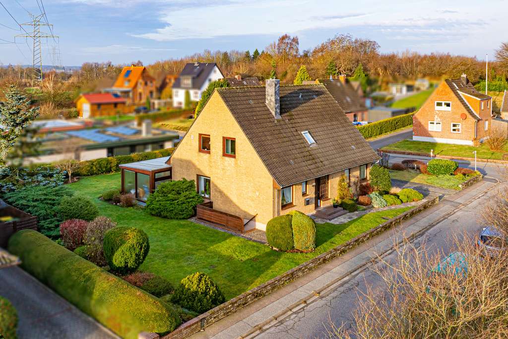 Immobilie in Handewitt - Gepflegtes EFH mit moderner ELW auf 111qm Wfl.! WiGa, Terrasse, Balkon, Garage, Teilkeller & Garten! - Bild 0