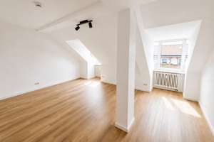 Modern renovierte, zentral gelegene Wohnung mit großzügigem Grundriss und zwei Balkonen – Juliuspromenade 64, 97070 Altstadt, Würzburg – Vorschaubild 2