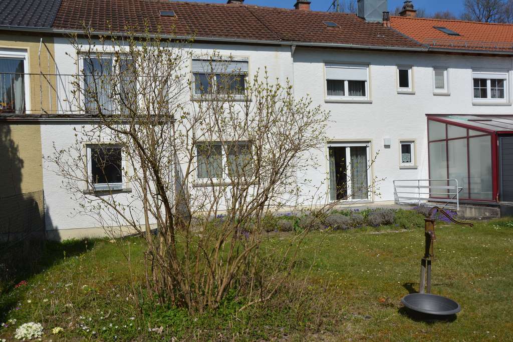 Immobilie in Illertissen - Reihenhaus mit großem Garten, zentrumsnah in Illertissen, PROVISIONFREI - Bild 2