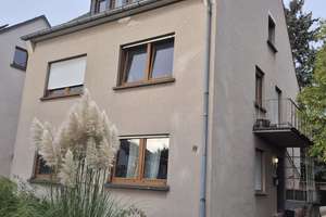 Bezugsfreies, sanierungsbedürftiges und freistehendes Einfamilienhaus – Die vollständige Adresse der Immobilie erhältst du vom Anbieter., 56637 Plaidt – Vorschaubild 1