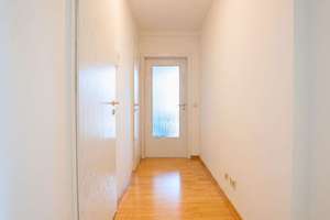 Attraktive 2-Zimmer-Dachgeschosswohnung mit Balkon – ein Zuhause zum Wohlfühlen – Die vollständige Adresse der Immobilie erhältst du vom Anbieter., 84100 Niederaichbach – Vorschaubild 6