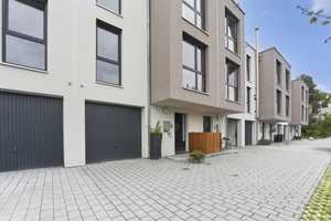 Charmantes Reihenmittelhaus mit Gartenterrasse und Doppelgarage – modernes Wohnen in bester Lage – Emmendingen (Kreis) – Vorschaubild 1