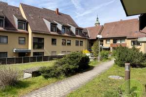 * Green City Life * 2,5 Zimmer Wohnung * ca. 64 qm * Loggia * Einbauküche * MITTEN in Erlangen * – Südliche Stadtmauerstraße 15, 91054 Markgrafenstadt, Erlangen – Vorschaubild 2