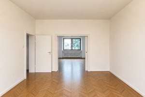 Ein Haus für Generationen: Charaktervolles Stadthaus mit großem Entwicklungspotenzial – Die vollständige Adresse der Immobilie erhältst du vom Anbieter., 40470 Mörsenbroich, Düsseldorf – Vorschaubild 3