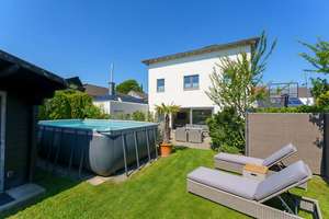Moderne Stadtvilla mit Erdwärme, Südgarten & Pool in ruhiger Wohnlage – Die vollständige Adresse der Immobilie erhältst du vom Anbieter., 44625 Holsterhausen, Herne – Vorschaubild 1