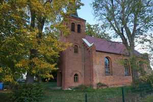 Denkmalgeschützte Dorfkirche direkt am Wasser mit einzigartigem Nutzungspotenzial – Potsdam-Mittelmark (Kreis) – Vorschaubild 1