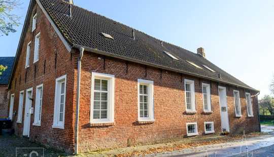 Bild von  Interessante Kapitalanlage: Dreifamilienhaus im Bingumer Ortskern 