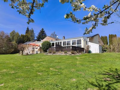 B. Simbach: Wohn-/Gewerbeobjekt, ca. 540 m² Nfl., Nebengeb. + 3.100 m² Grund, evtl. weitere Bebauung
