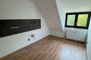 Charmante Dachgeschosswohnung im 2. Obergeschoss– großzügiges Wohnen im beliebten Stadtosten – 93055 Ostenviertel, Regensburg – Vorschaubild 3