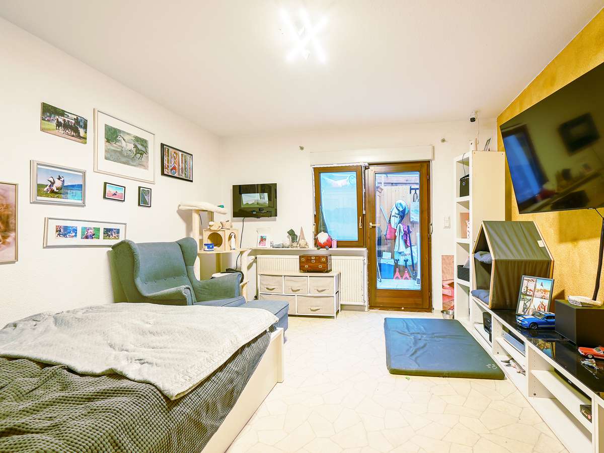 Immobilie in Karlsbad - Zwei Wohnungen, eine Investition: Vermietetes 2-Familienhaus ideal für Kapitalanleger - Bild 4