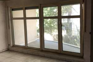 Provisionsfrei, Biebricher Allee in 2. Reihe. Alltagstaugliche 3-Zimmer-Wohnung im 1 OG mit Balkon.
