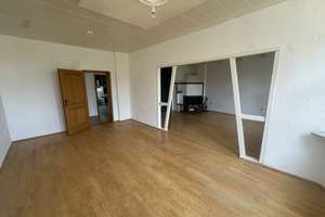 Charmante Altbauwohnung mit großzügigem Wohn-Essbereich und Kamin