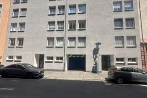 Möblierte 2 ZKBB Wohnung mit PKW Stellplatz.