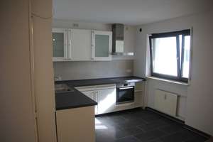 Ruhige 3,5-Zimmer-Maisonettewohnung mit Balkon, Küche, Kachelofen, Garage – Holtzendorffstraße 7, 81549 Südgiesing, München – Vorschaubild 11