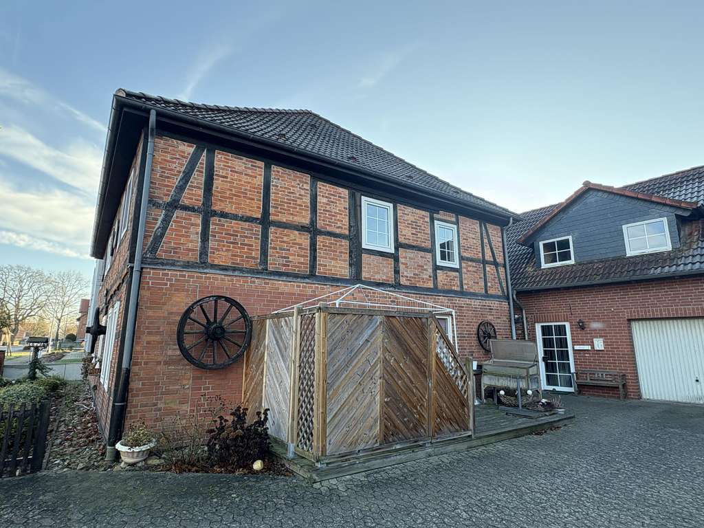 Immobilie in Uetze - Uetze/ Dedenhausen: Mehrfamilienhaus mit 5 Wohneinheiten in ruhiger Wohnlage - Bild 1