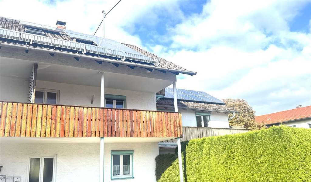 Immobilie in Peißenberg - ** Helle 3,5 Zimmerwohnung mit großen Südbalkonen und Raum für kreative Gestaltungsmöglichkeiten ** - Bild 0