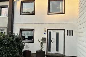 Gepflegtes Reihenmittelhaus in bester Wohnlage im Süden von Nürnberg – Die vollständige Adresse der Immobilie erhältst du vom Anbieter., 90455 Kornburg, Worzeldorf, Nürnberg – Vorschaubild 2