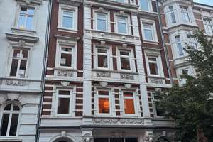 vermietete 4 Zimmer Wohnung im 4. OG mit Balkon in Hamburg-Sternschanze