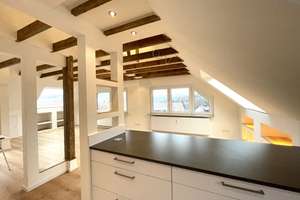 Kernsanierte Dachgeschoss-Wohnung mit fantastischem Ausblick