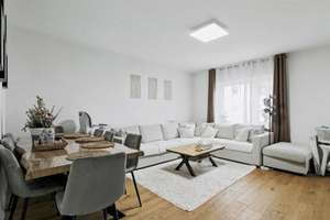 Stilvolle 4-Zimmer-Hochparterre-Wohnung mit Balkon und Stellplatz in Ingolstadt – Die vollständige Adresse der Immobilie erhältst du vom Anbieter., 85051 Münchener Straße, Ingolstadt – Vorschaubild 3