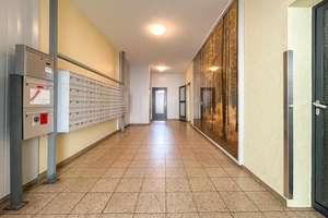 Sanierungsbedürftige 2-Zimmer-Wohnung mit Balkon & Aufzug in Fürth – Die vollständige Adresse der Immobilie erhältst du vom Anbieter., 90763 Nördliche Südstadt, Fürth – Vorschaubild 2