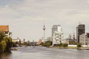 Über den Baumkronen - helle Zweizimmerwohnung mit Südwestbalkon & Aufzug – Marchlewskistraße 99, 10243 Friedrichshain, Berlin – Vorschaubild 15