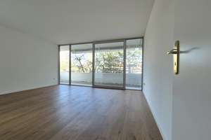 Lichtdurchflutete 2-Zimmer Wohnung im 2. OG mit großem Balkon, Gemeinschaftspool & Sauna