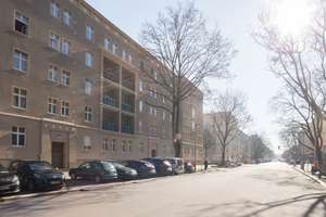 Wohnen im Berliner Baudenkmal! 2-Zimmer-Wohnung mit Balkon in Friedrichshain – Marchlewskistraße 51, 10243 Friedrichshain, Berlin – Vorschaubild 2
