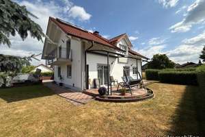 Gepflegtes Einfamilienhaus mit Garage, Keller und viel Platz für die Familie – Die vollständige Adresse der Immobilie erhältst du vom Anbieter., 84547 Emmerting – Vorschaubild 2