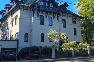 Herrliche,  ruhige und Helle Dachgeschosswohnung  in Neuhausen-Nymphenburg