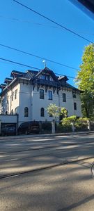 Herrliche, ruhige und Helle Dachgeschosswohnung in Neuhausen-Nymphenburg