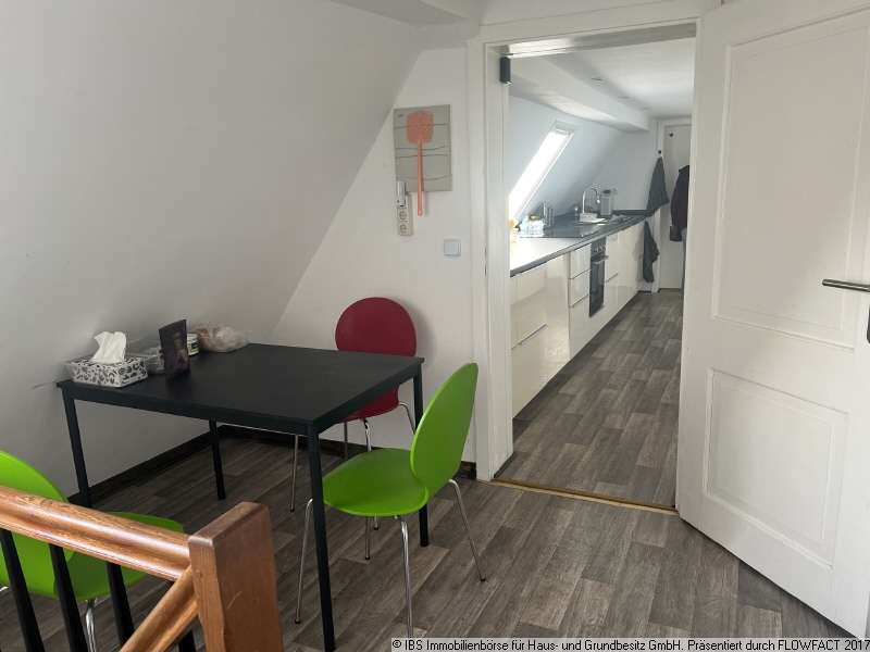 Immobilie in Schrozberg - Gepflegtes Wohnhaus mit 3 gemütlichesn Wohnungen, 2 Garagen und großem Garten - Bild 3