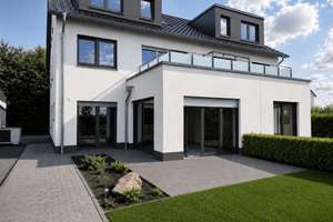 Erdgeschosswohnung mit Garten und Stellplatz